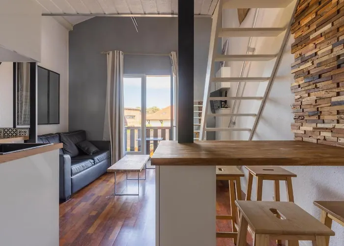 Mezzanine بيسكاروس